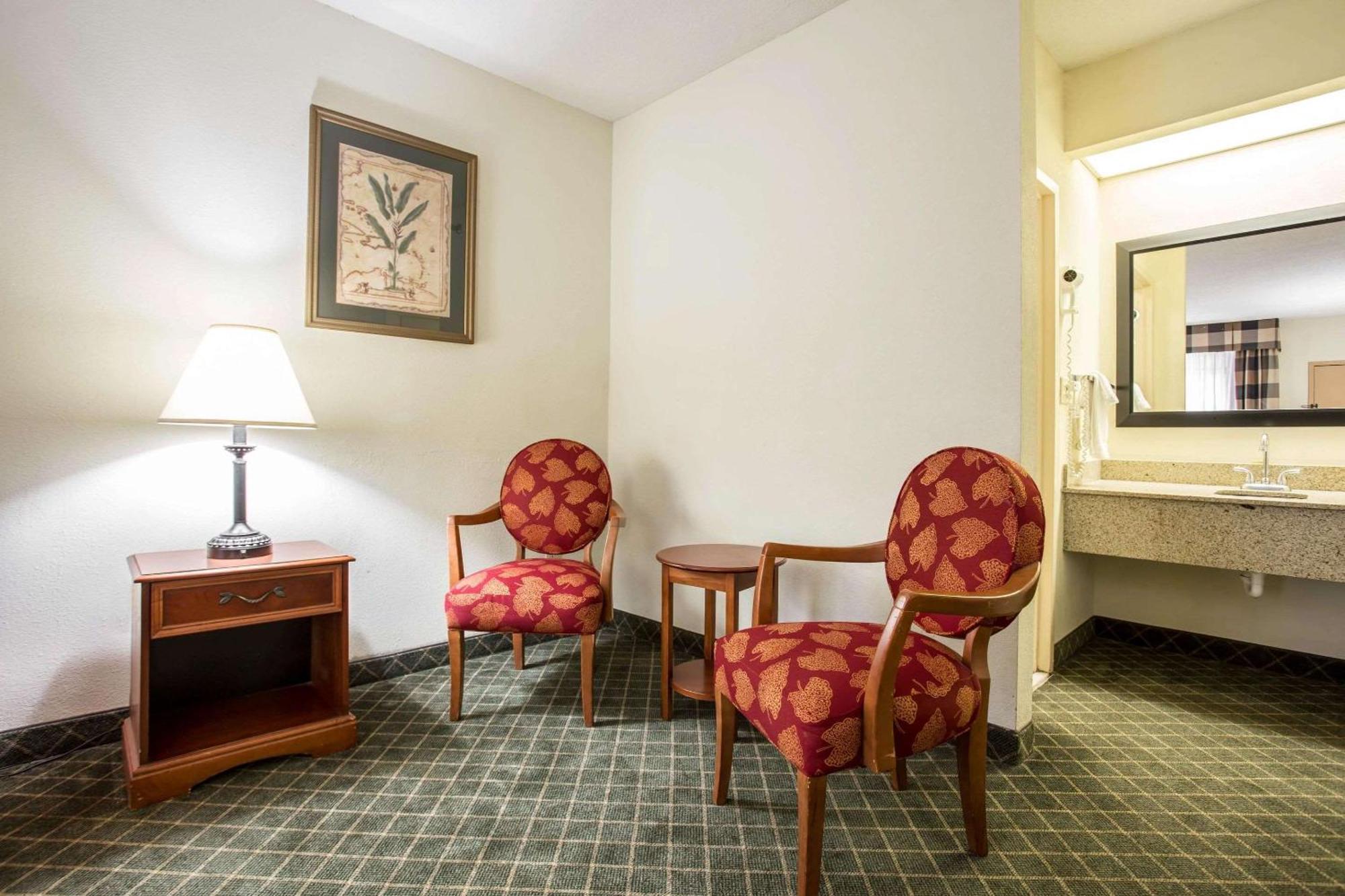 Clarion Inn & Suites Aiken South מראה חיצוני תמונה
