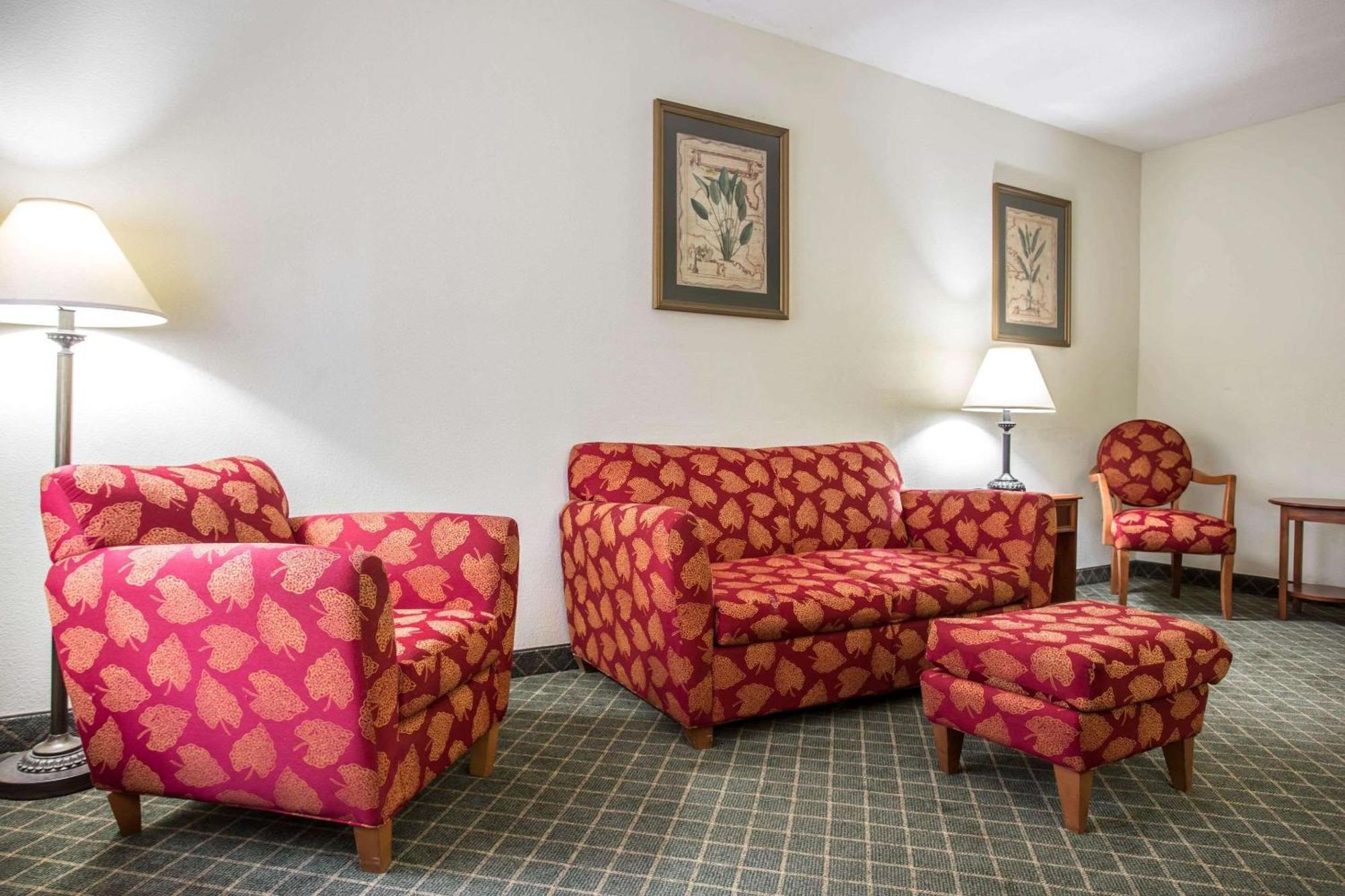 Clarion Inn & Suites Aiken South מראה חיצוני תמונה