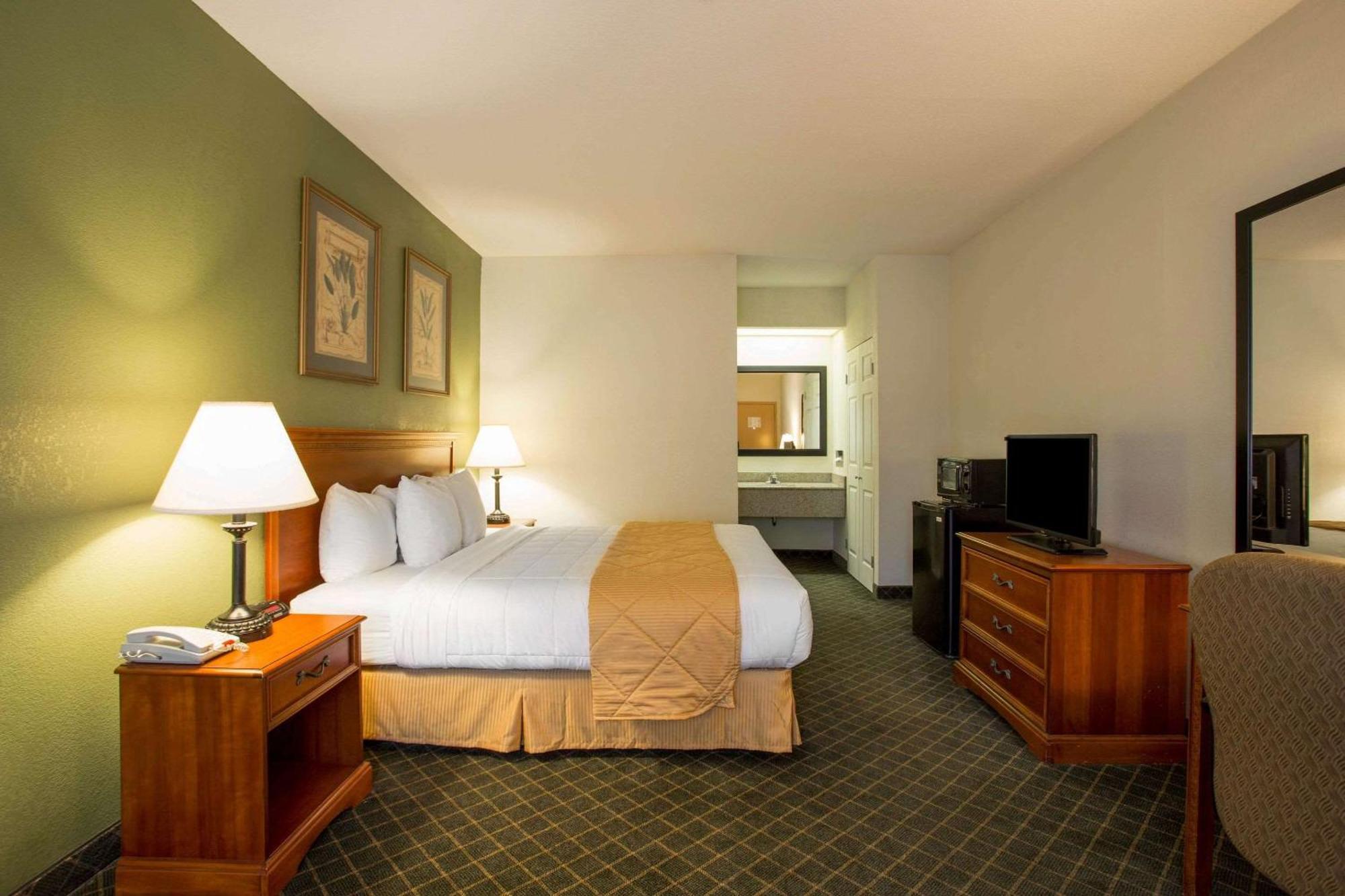 Clarion Inn & Suites Aiken South מראה חיצוני תמונה