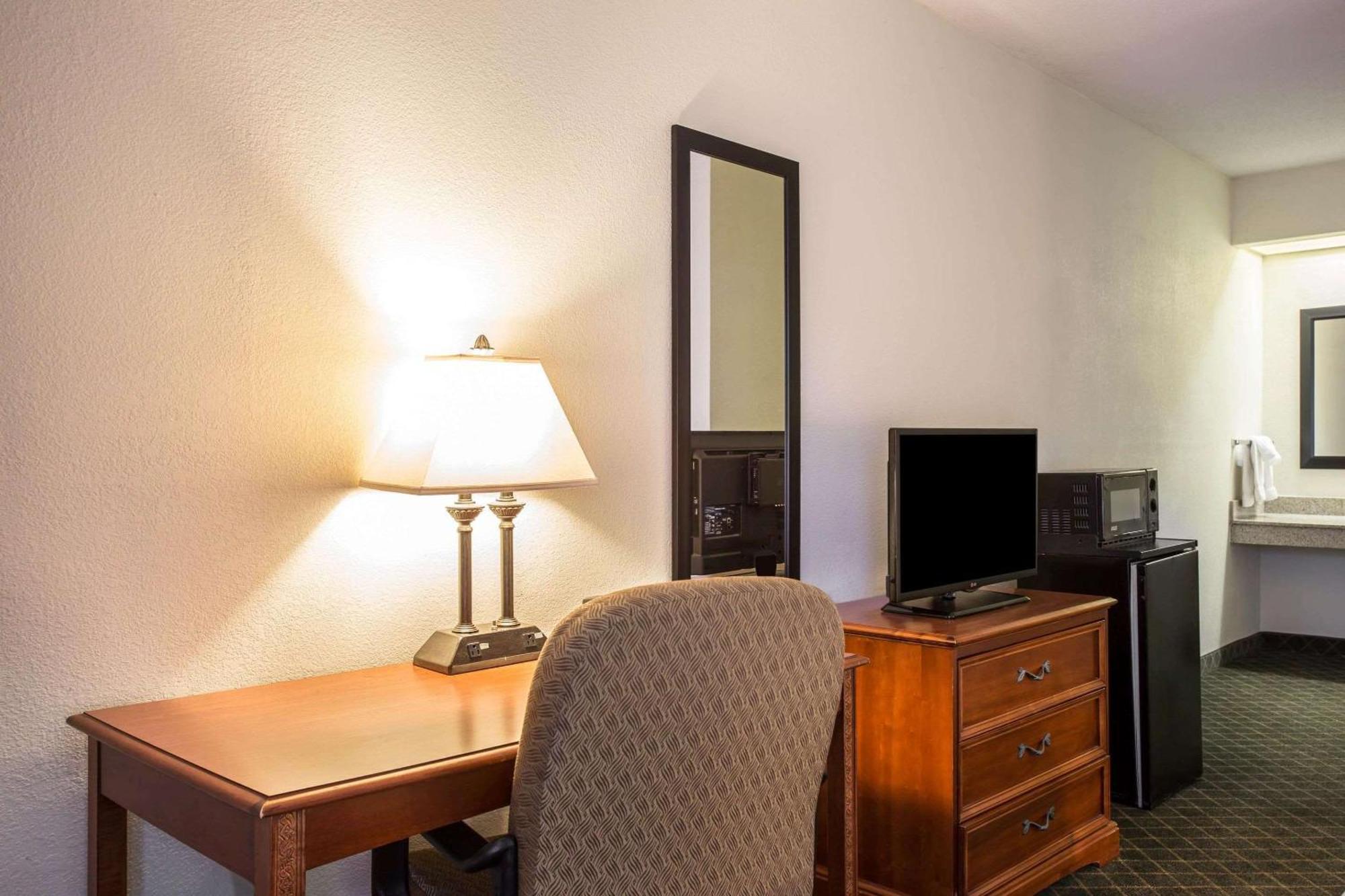 Clarion Inn & Suites Aiken South מראה חיצוני תמונה