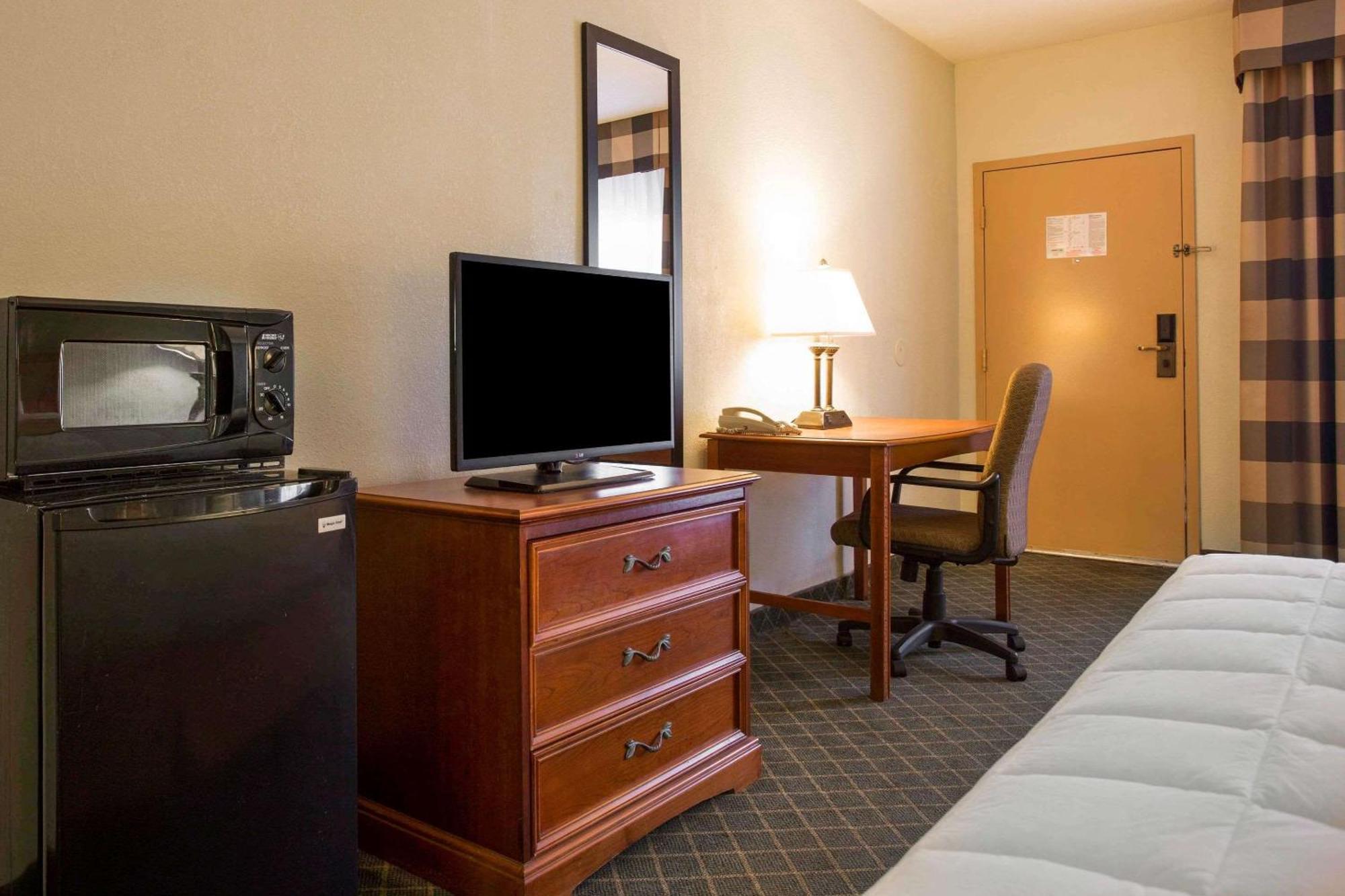 Clarion Inn & Suites Aiken South מראה חיצוני תמונה